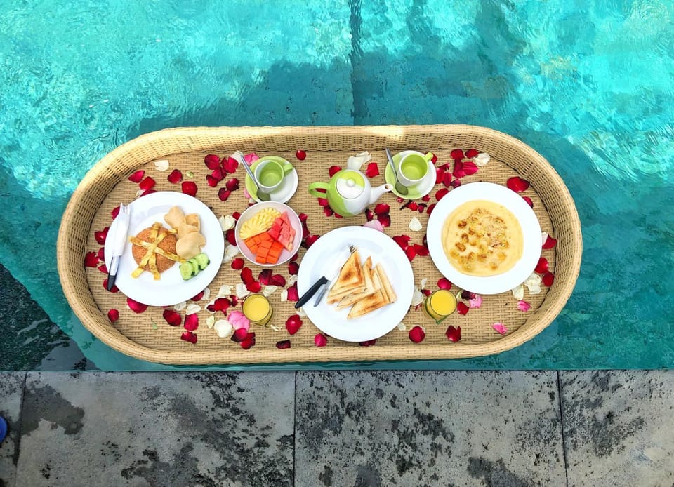 Food and drinks, Food, Pool view, Swimming pool, Breakfast, Continental breakfast