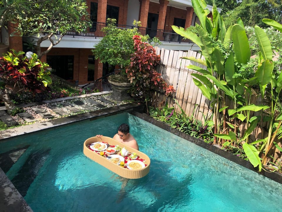 Pool view, Swimming pool, Breakfast