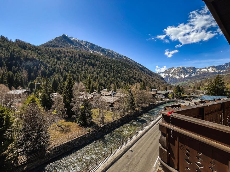 Écrin Alpin Champoluc - Penthouse vista Monte Rosa Apartment in Champoluc