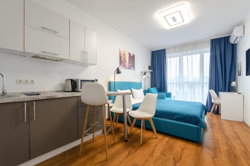 Bed, Kitchen or kitchenette, Seating area, Dining area, stove, air conditioner
