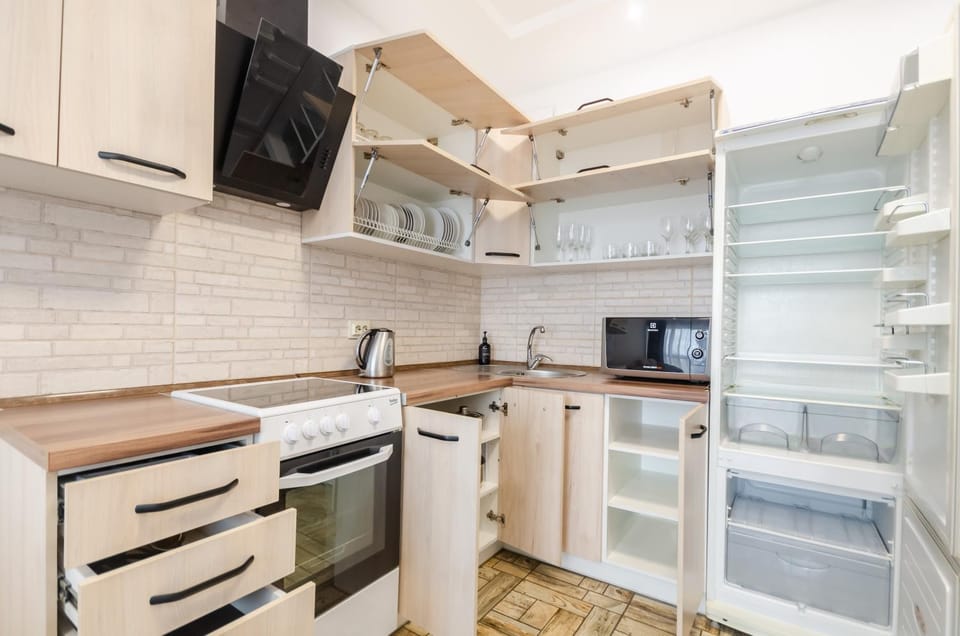 Kitchen or kitchenette, microwave, oven, pet friendly, stove
