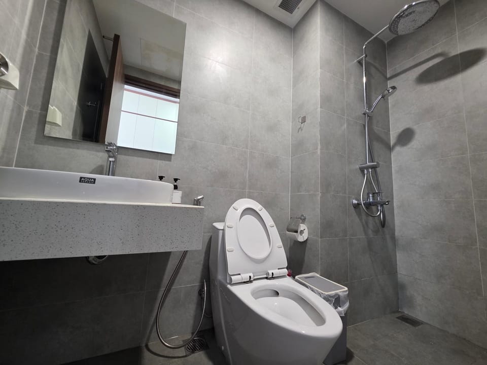 Toilet, Bathroom