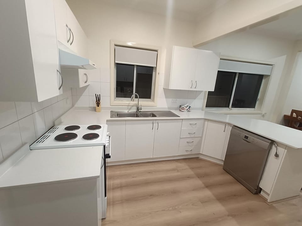 Spacious and Comfortable Queen Room - NM1 Vacation rental in Merrylands