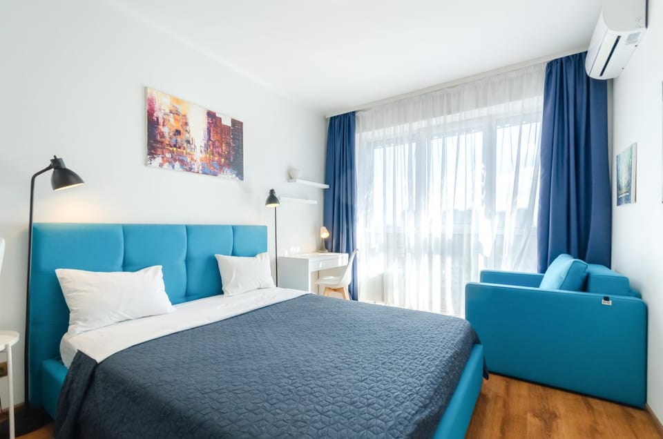 Bed, air conditioner