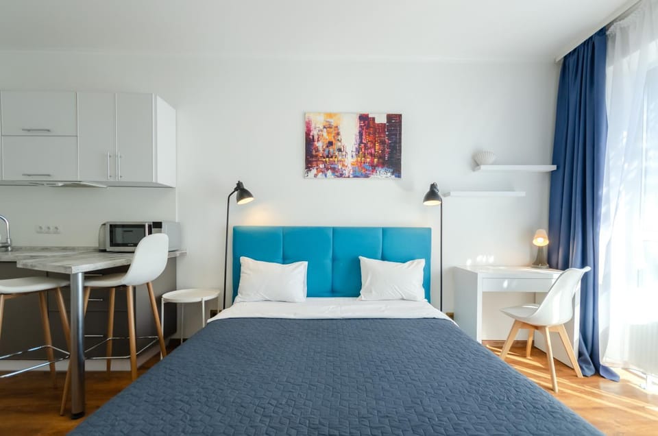 Bed, Kitchen or kitchenette