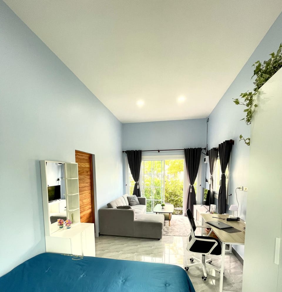 Communal lounge/ TV room, Summer, Living room, Photo of the whole room, Seating area
