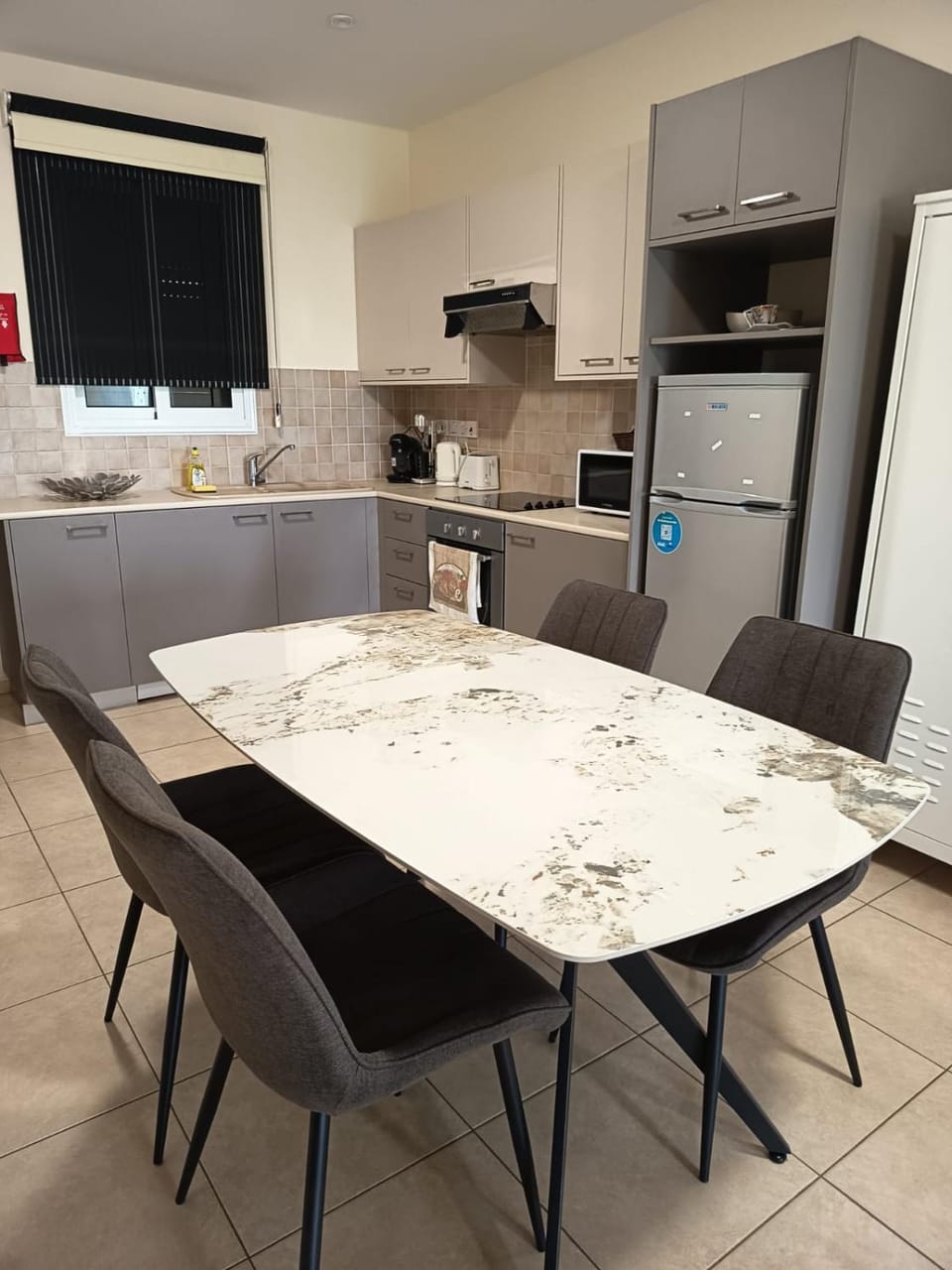 Dining area, kitchen