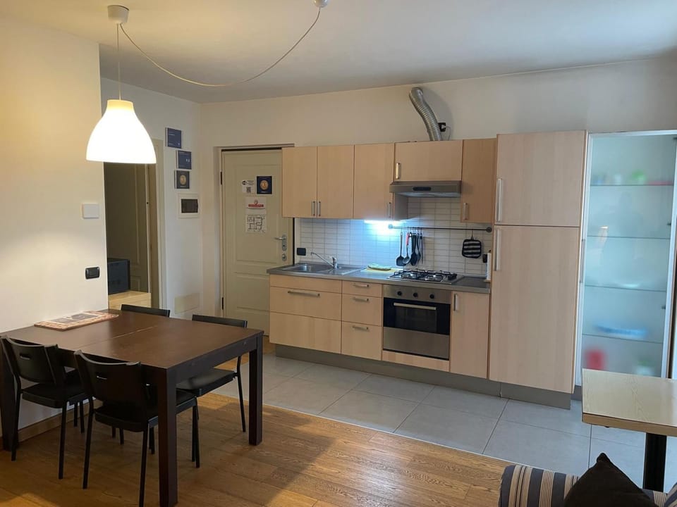 Kitchen or kitchenette, Dining area, oven, pet friendly, stove, toaster
