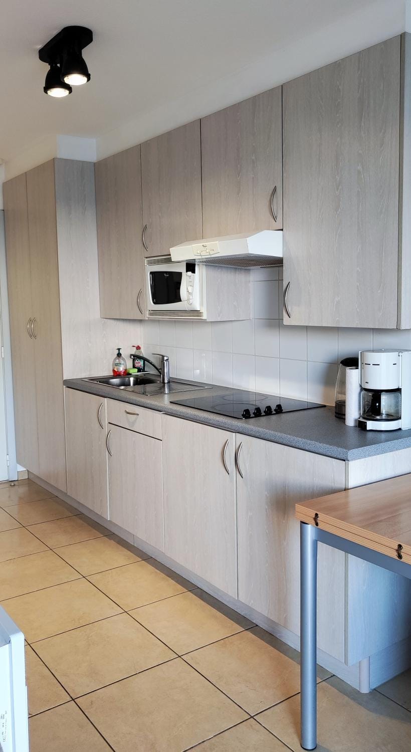 Apartment with community pool and only 10 min walk to the beach Apartment in Bredene