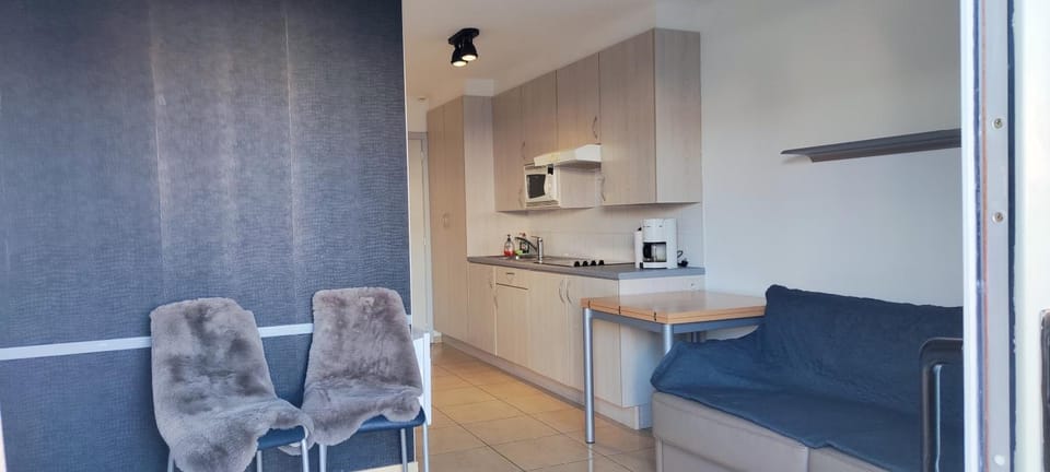 Apartment with community pool and only 10 min walk to the beach Apartment in Bredene
