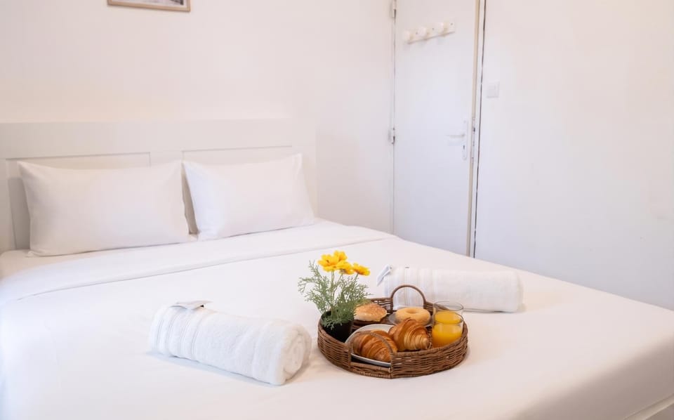 Skyline Room Apartment in Nouvelle-Aquitaine