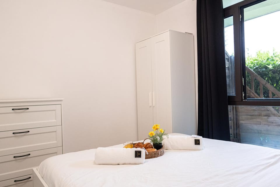 Skyline Room Apartment in Nouvelle-Aquitaine