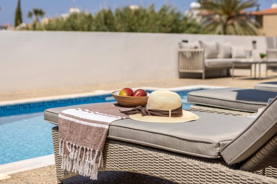 Patio, Day, Pool view, Swimming pool, sunbed