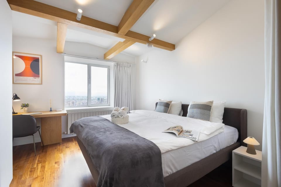 Bed, Photo of the whole room, Bedroom, towels