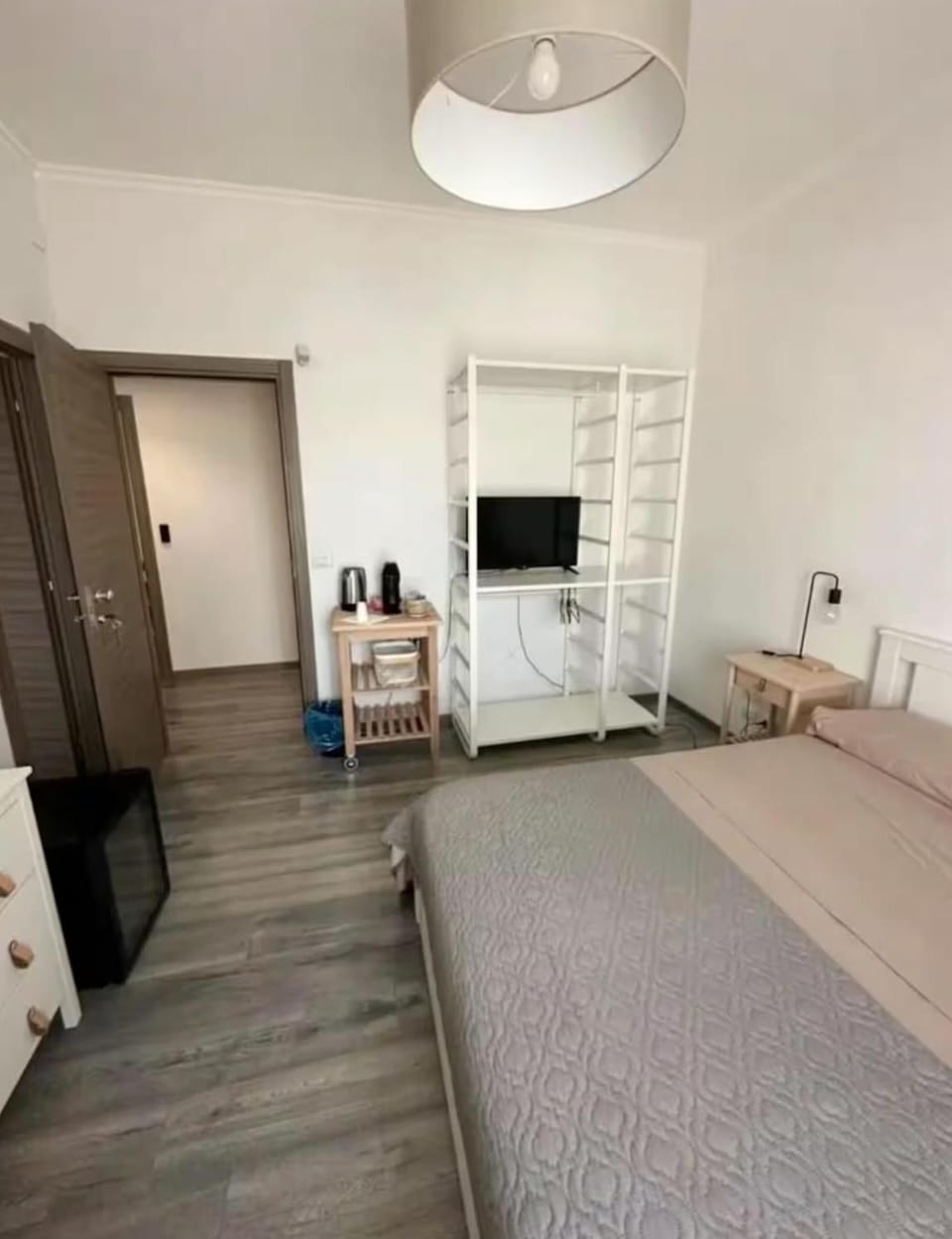 Bed, Photo of the whole room, Bedroom, minibar, wardrobe, air conditioner