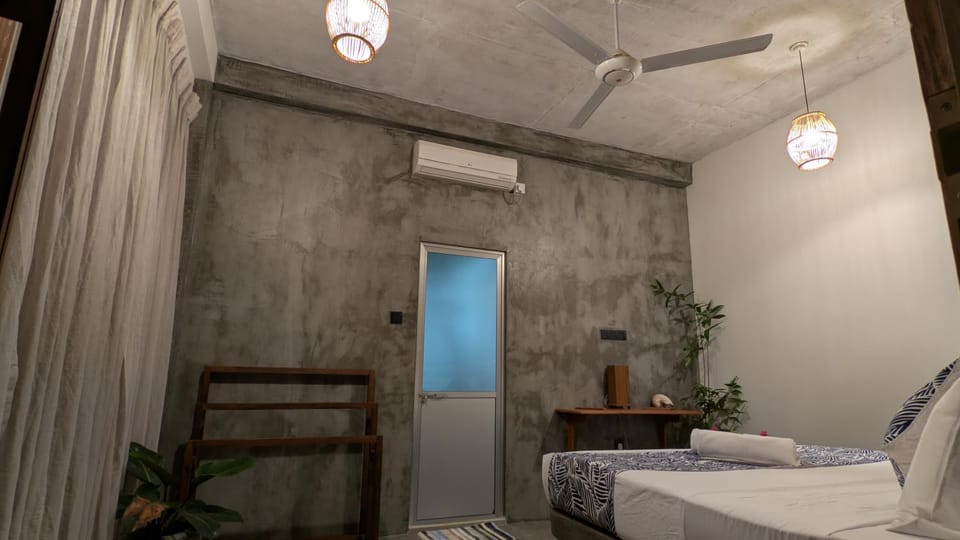 Bed, Photo of the whole room, Bedroom, towels, air conditioner