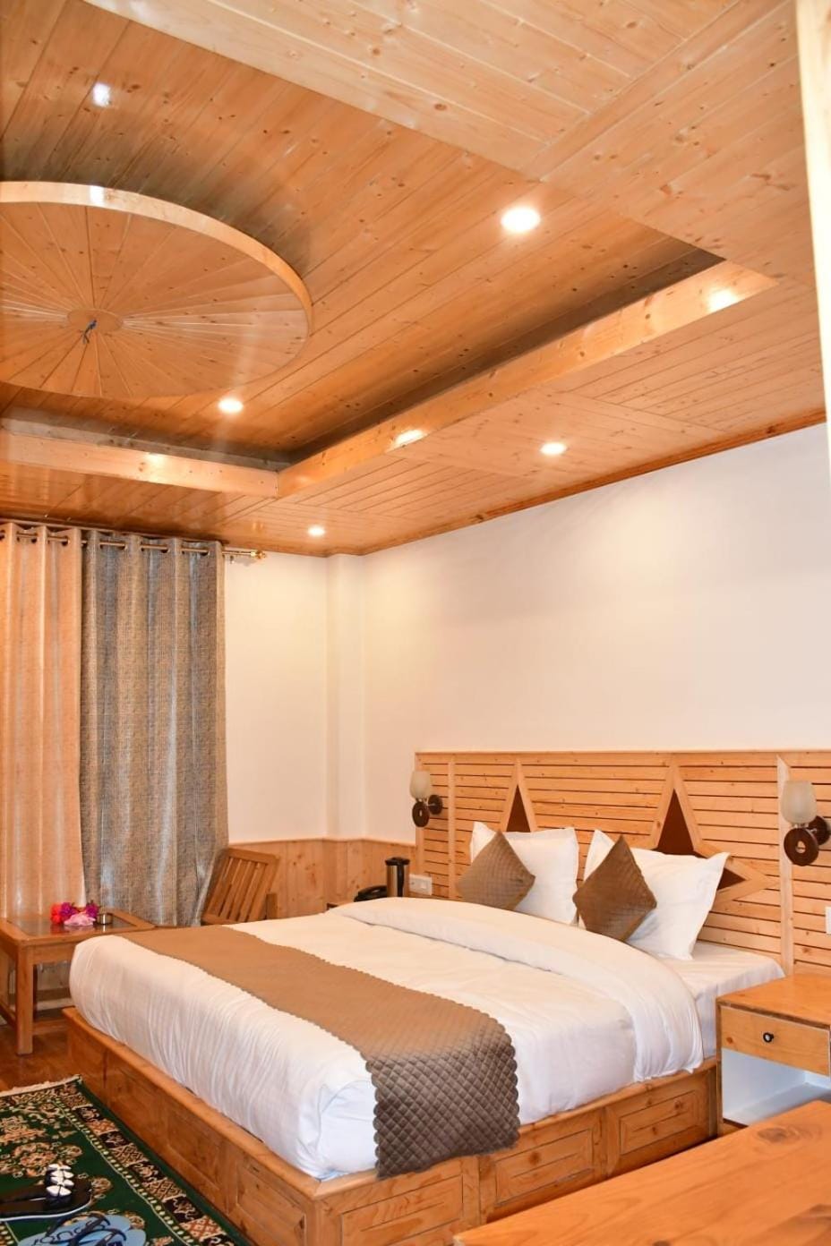 The sky walk Hotel in Manali