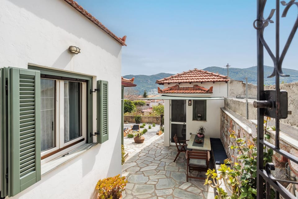 Property building, Balcony/Terrace, Mountain view