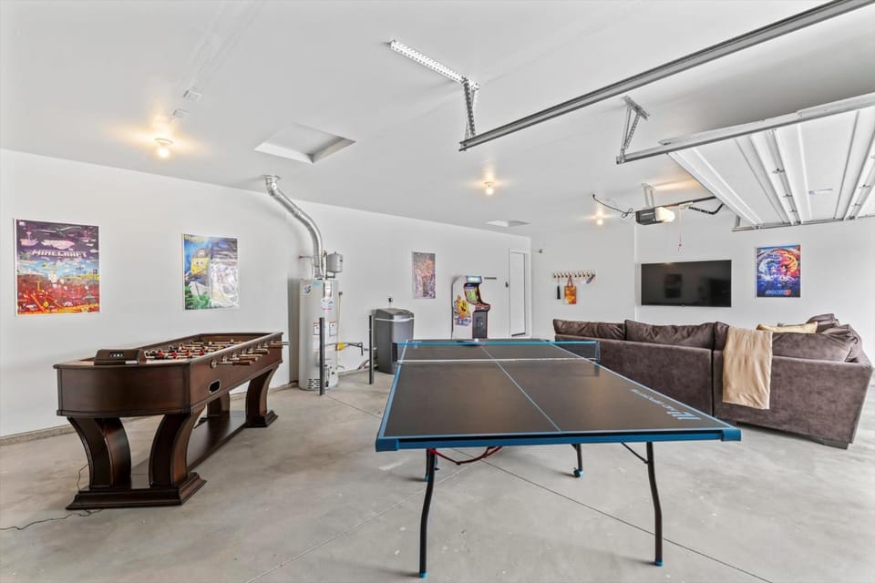 Roaring Springs Stay Game Garage Fire Pit House in Meridian