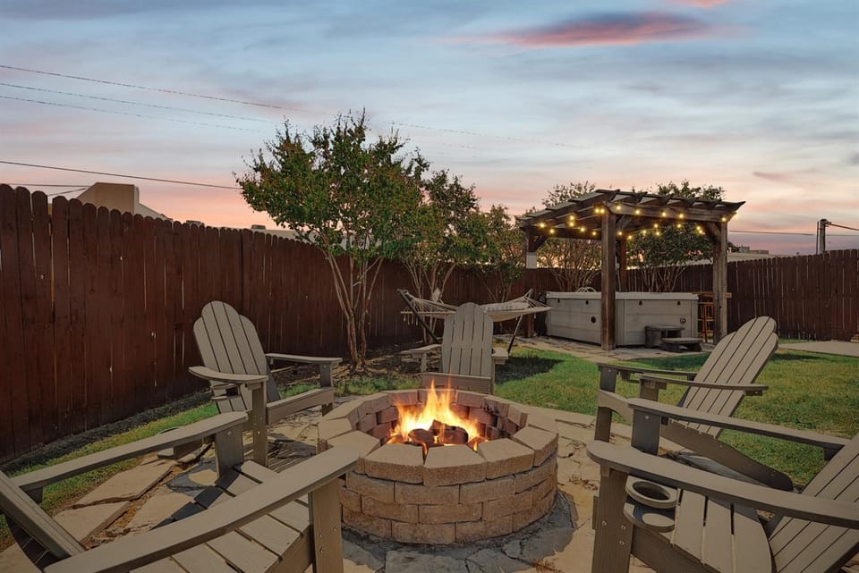 Prime Location- 4BR Hot Tub, BBQ & Kids Play Zone House in Plano