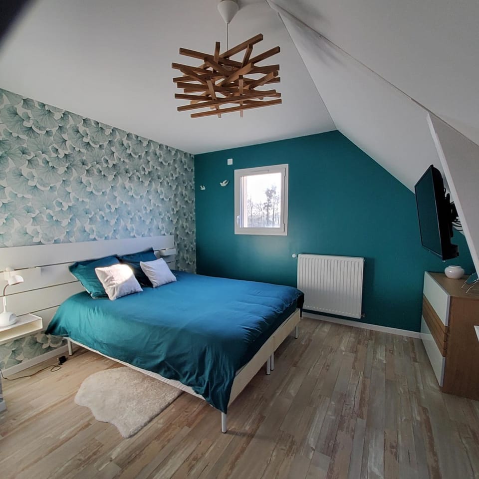 Photo of the whole room, Bedroom