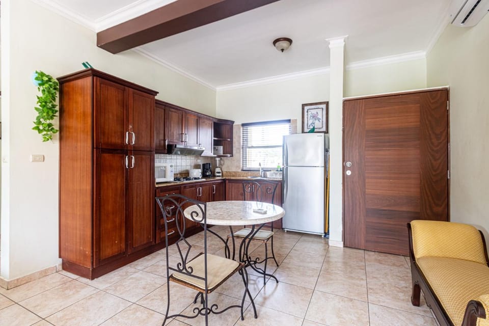 Dining area, microwave, oven