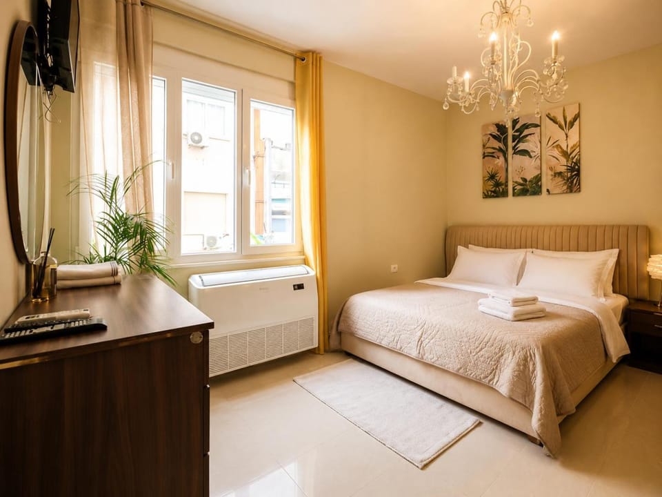 Bed, Bedroom, towels