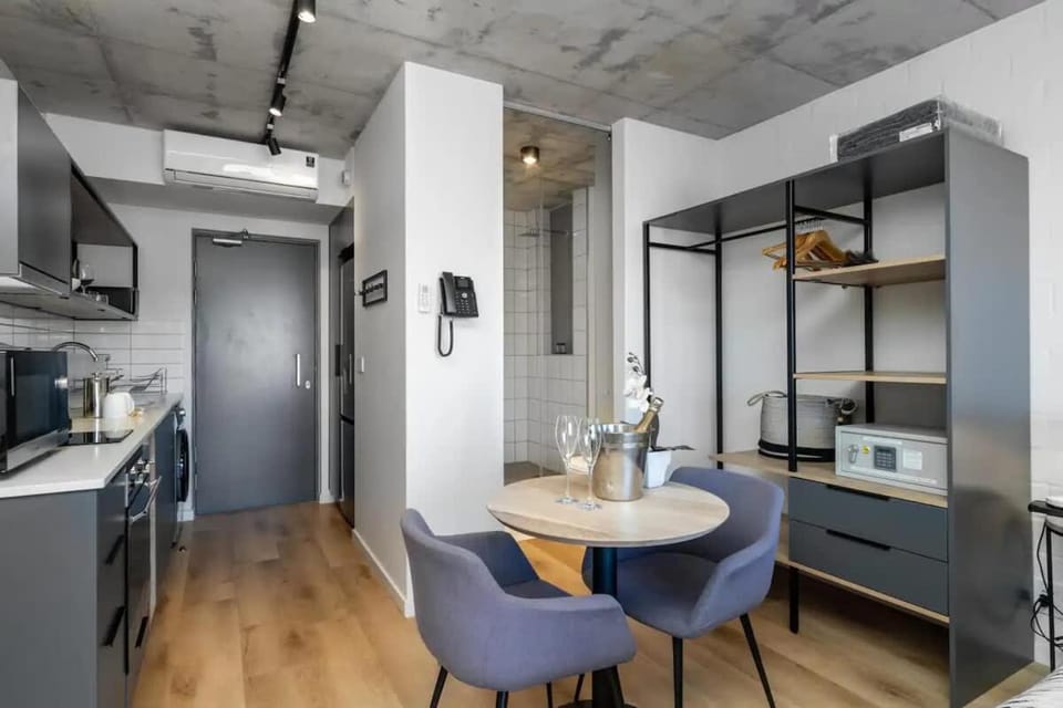 Seaside Style Apartment in Sea Point