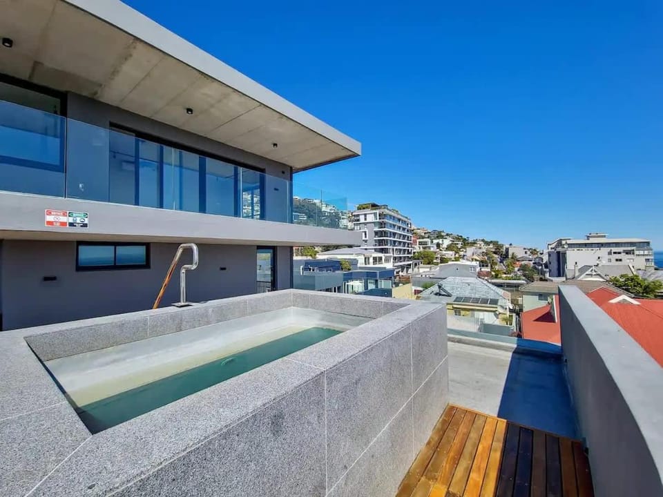 Seaside Style Apartment in Sea Point