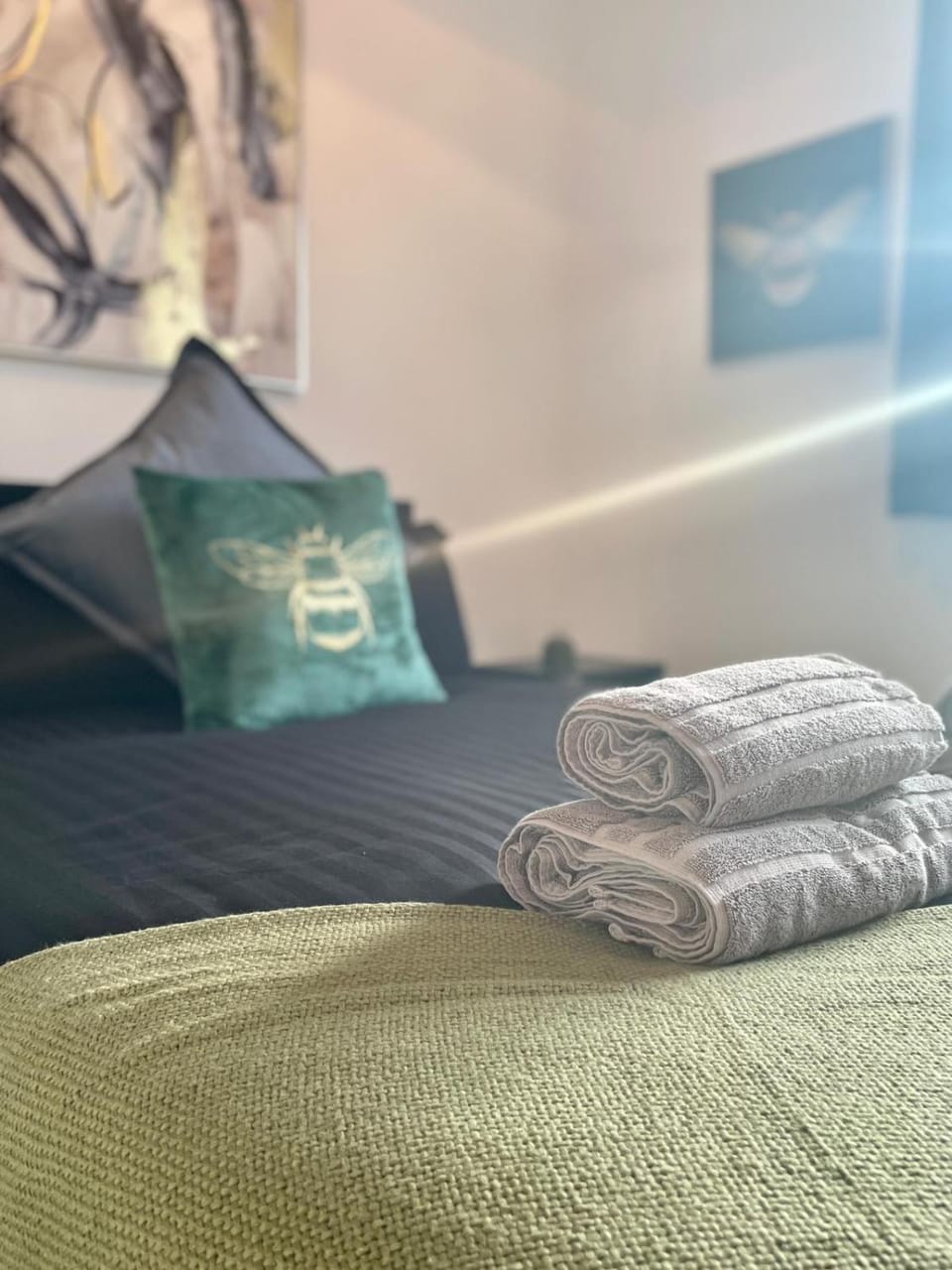 Bedroom, towels