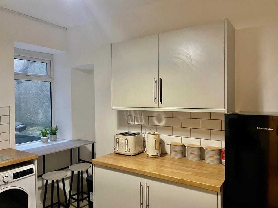 Kitchen or kitchenette, oven, stove