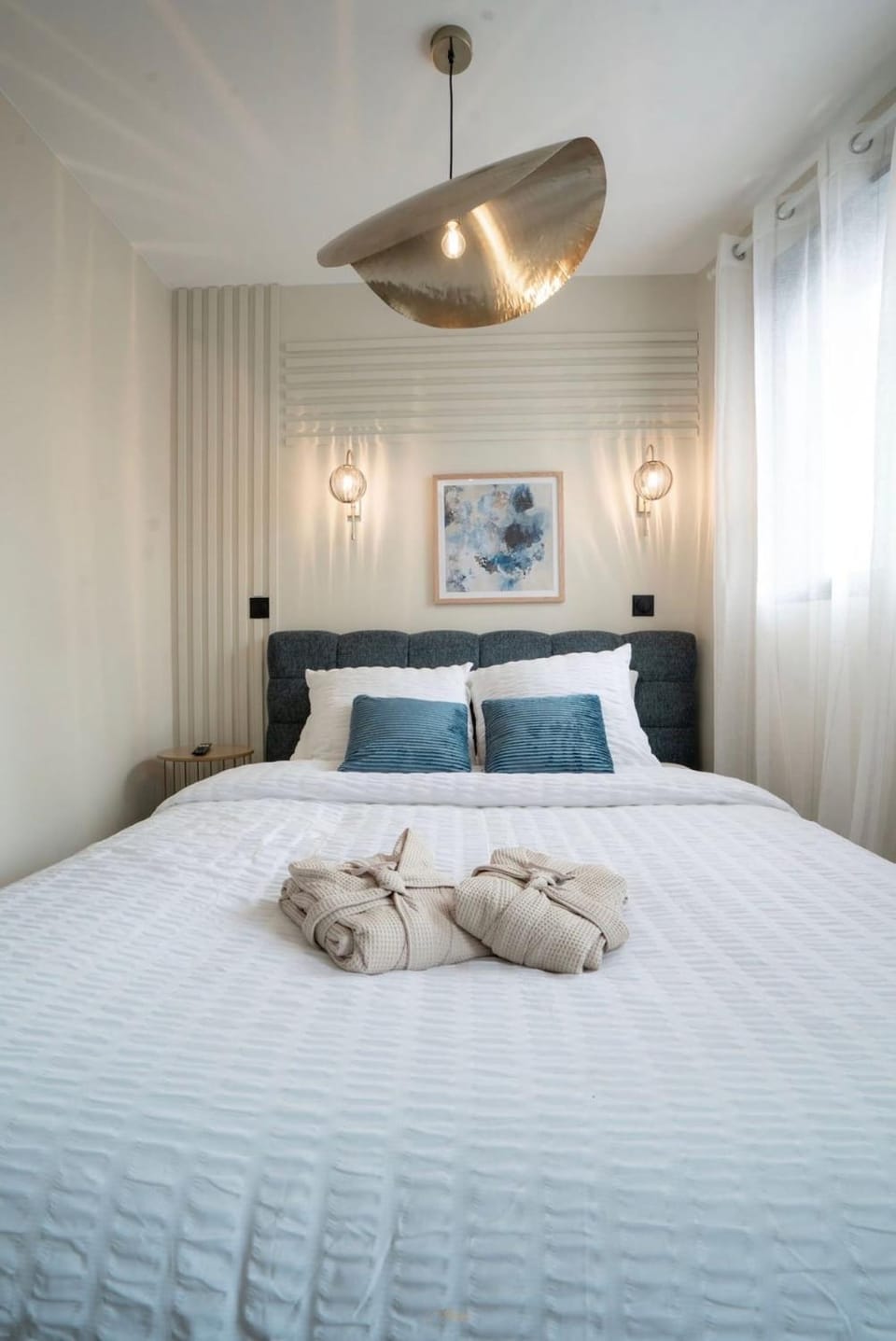 Saphir Suite Design & Whirlpool Bath Apartment in Rouen