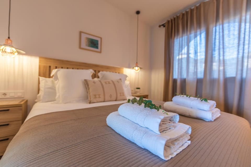 2BR Apt with Terrace & Parking, Near Beach & Town Apartment in Tarifa