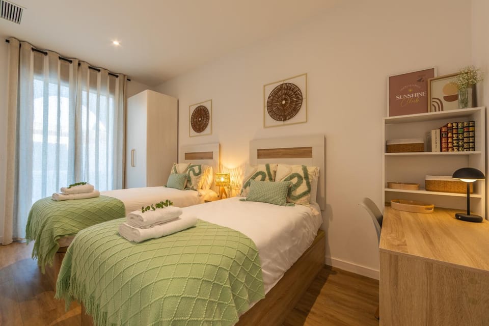 2BR Apt with Terrace & Parking, Near Beach & Town Apartment in Tarifa