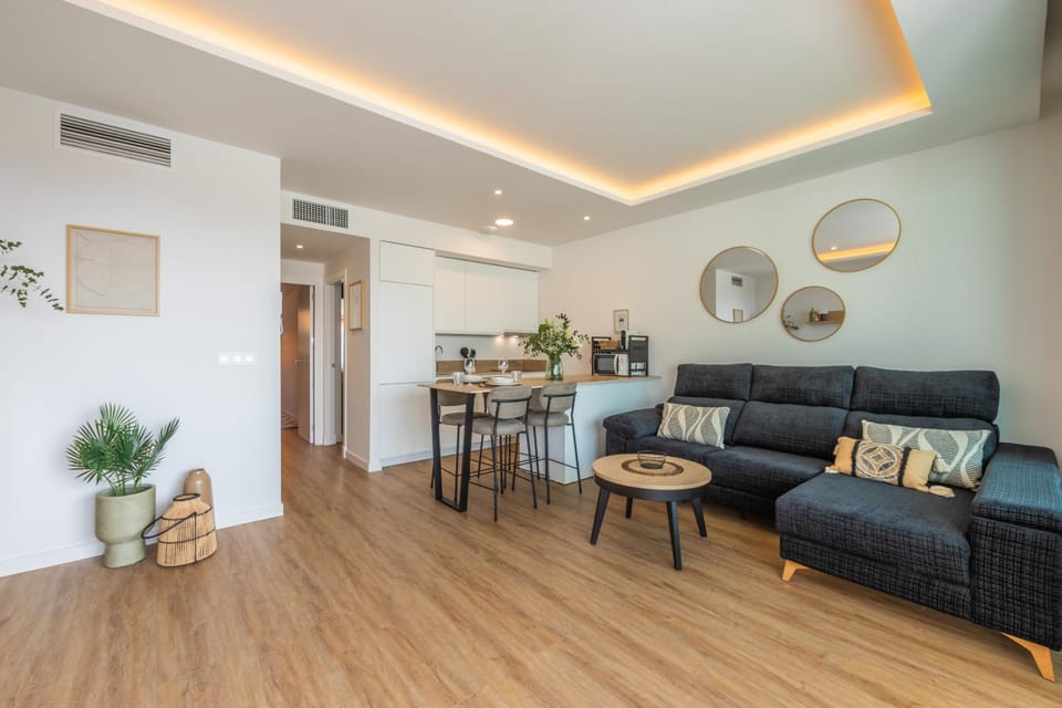 2BR Apt with Terrace & Parking, Near Beach & Town Apartment in Tarifa