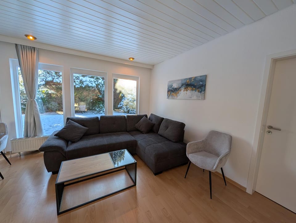 Bed, Seating area