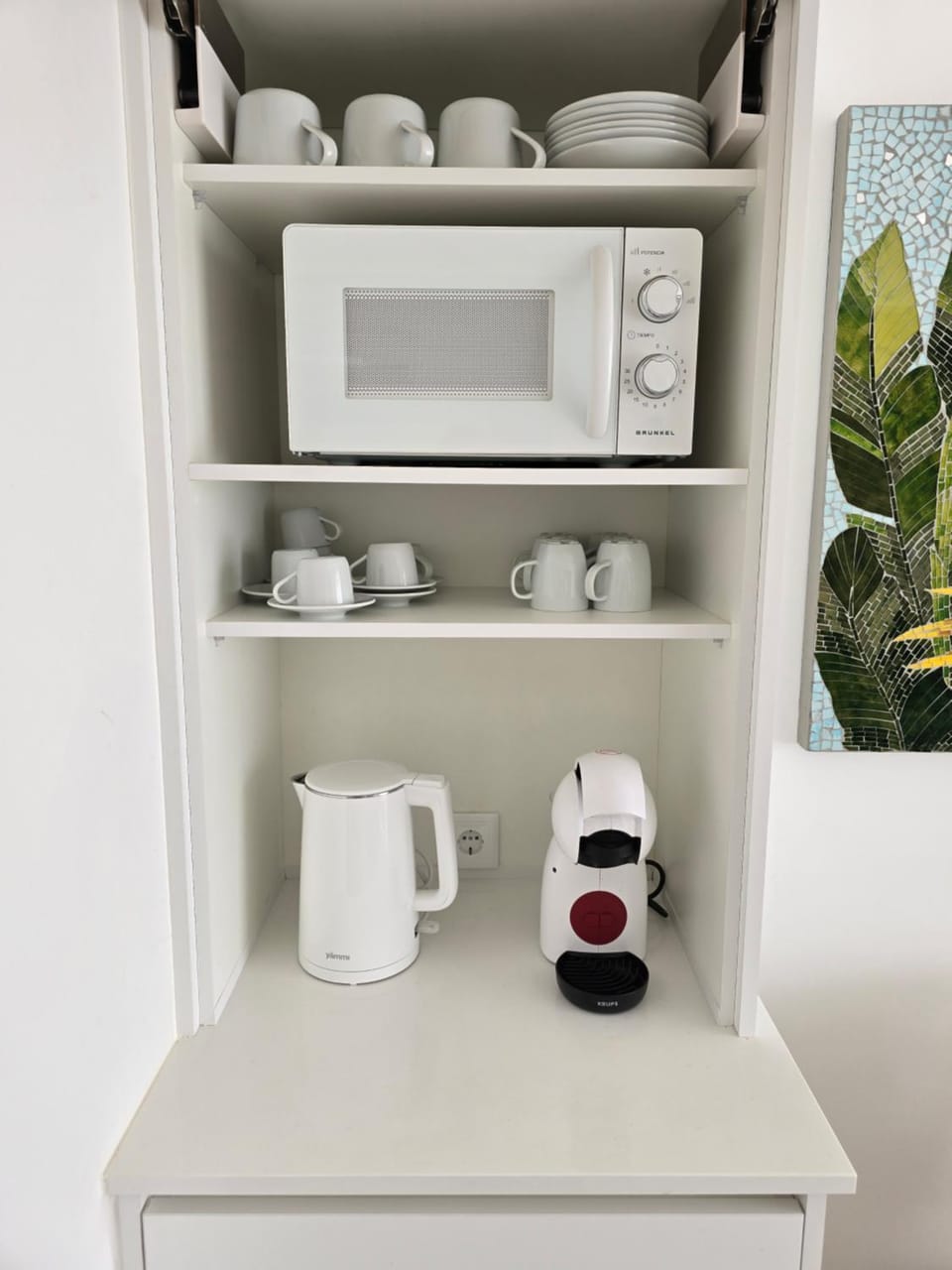 Coffee/tea facilities, microwave