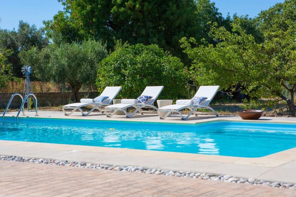 PYRGO VILLA Beachfront, Pool, Chic- Live in Style Villa in Ialysos
