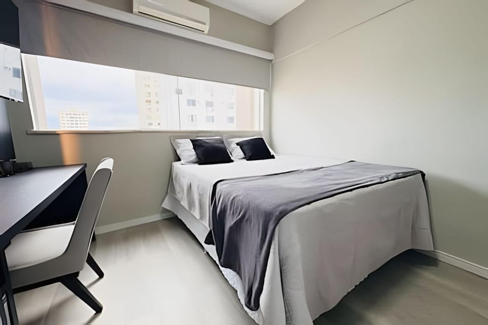 Bed, TV and multimedia, Photo of the whole room, Bedroom, City view, Area and facilities, air conditioner