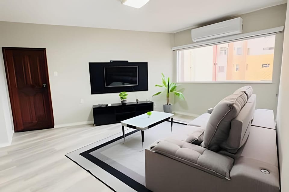 Communal lounge/ TV room, TV and multimedia, Living room, Seating area, Evening entertainment, air conditioner