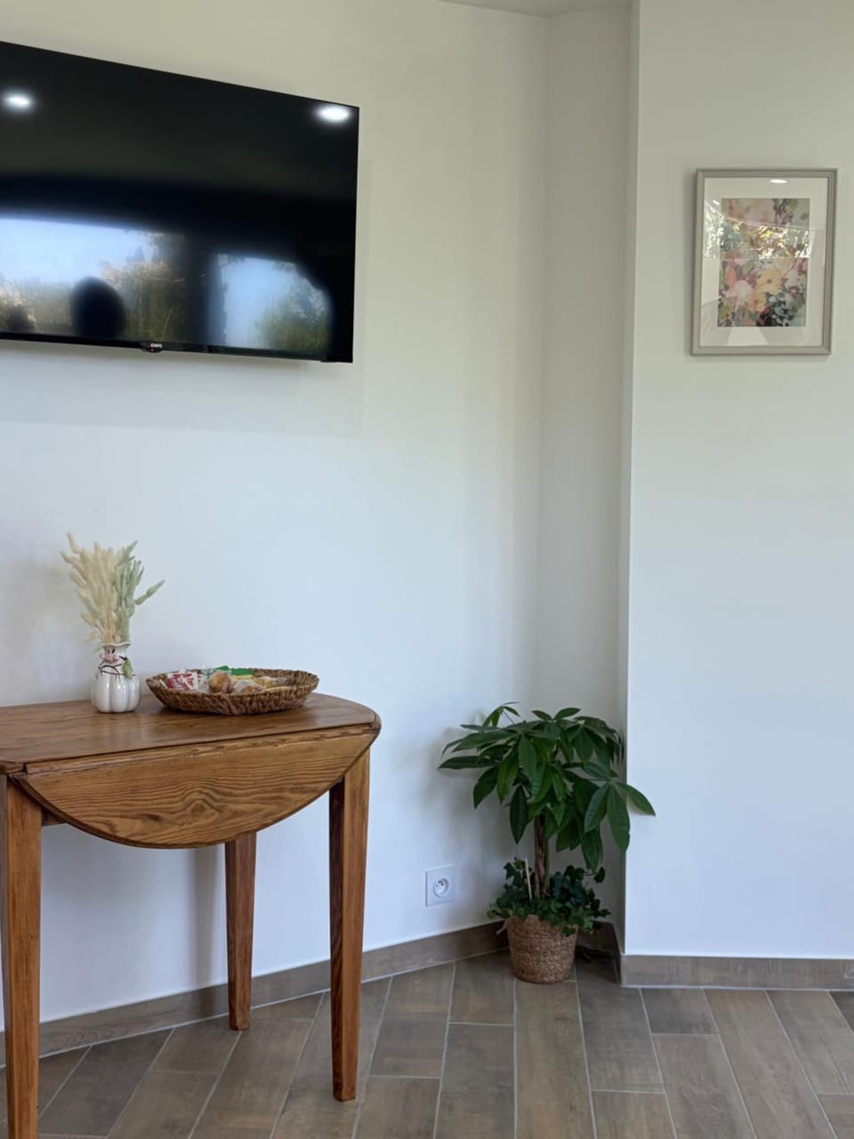 TV and multimedia, Decorative detail