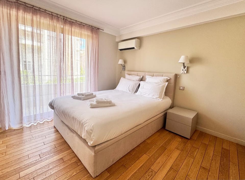 Bed, Photo of the whole room, Bedroom, air conditioner