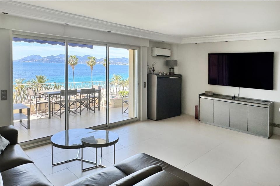 TV and multimedia, Living room, Sea view