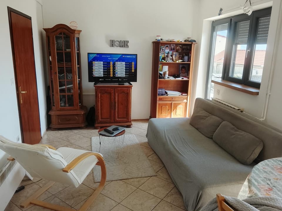 Communal lounge/ TV room, Living room, Communal kitchen