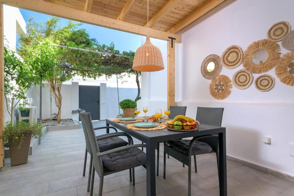 AQUAVISTA HOME Renovated Beachfront-Rhodes Marina Apartment in Rhodes