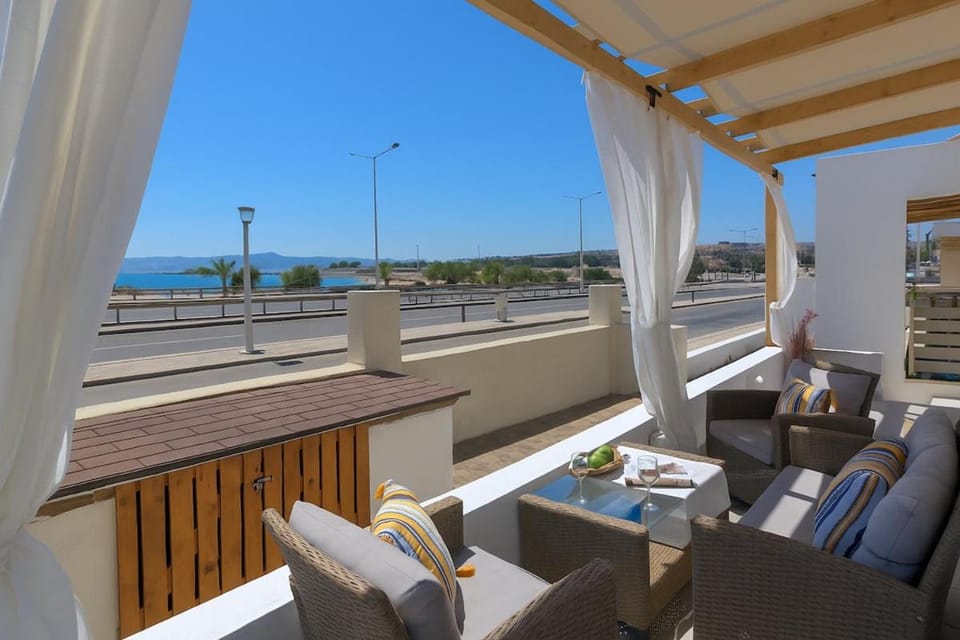 AQUAVISTA HOME Renovated Beachfront-Rhodes Marina Apartment in Rhodes