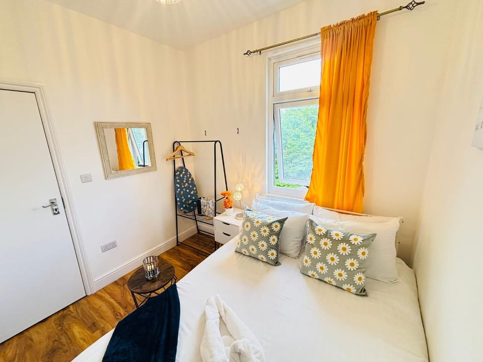 London Smart Stay - Plaistow Bed and Breakfast in London