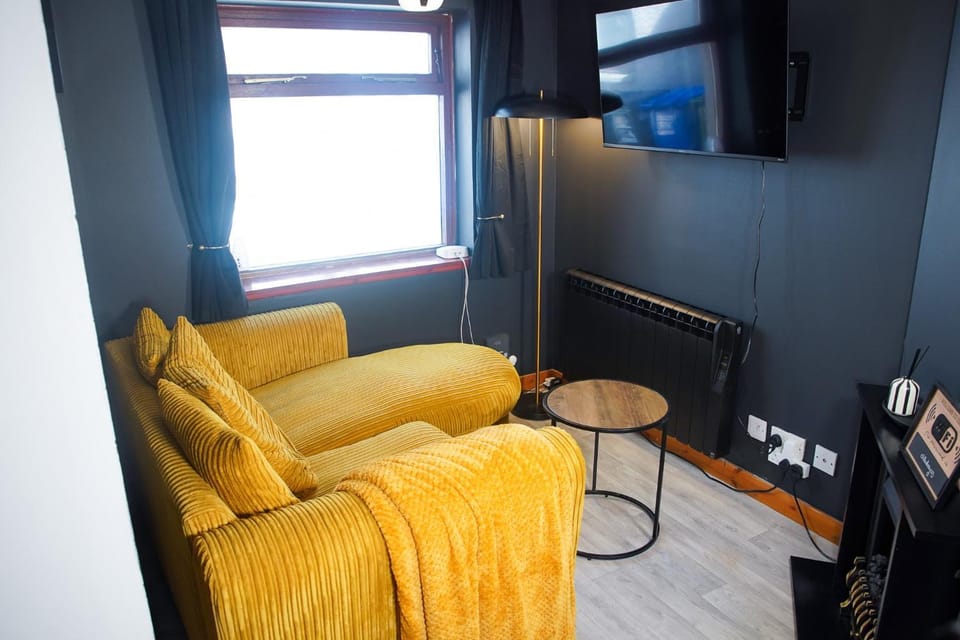 Communal lounge/ TV room, Living room