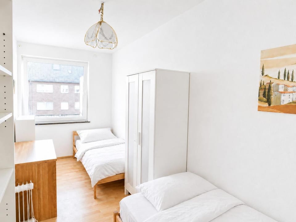 Seating area, Bedroom, locker