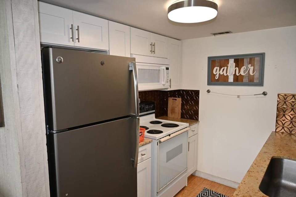 Kitchen or kitchenette, Seating area, Dining area